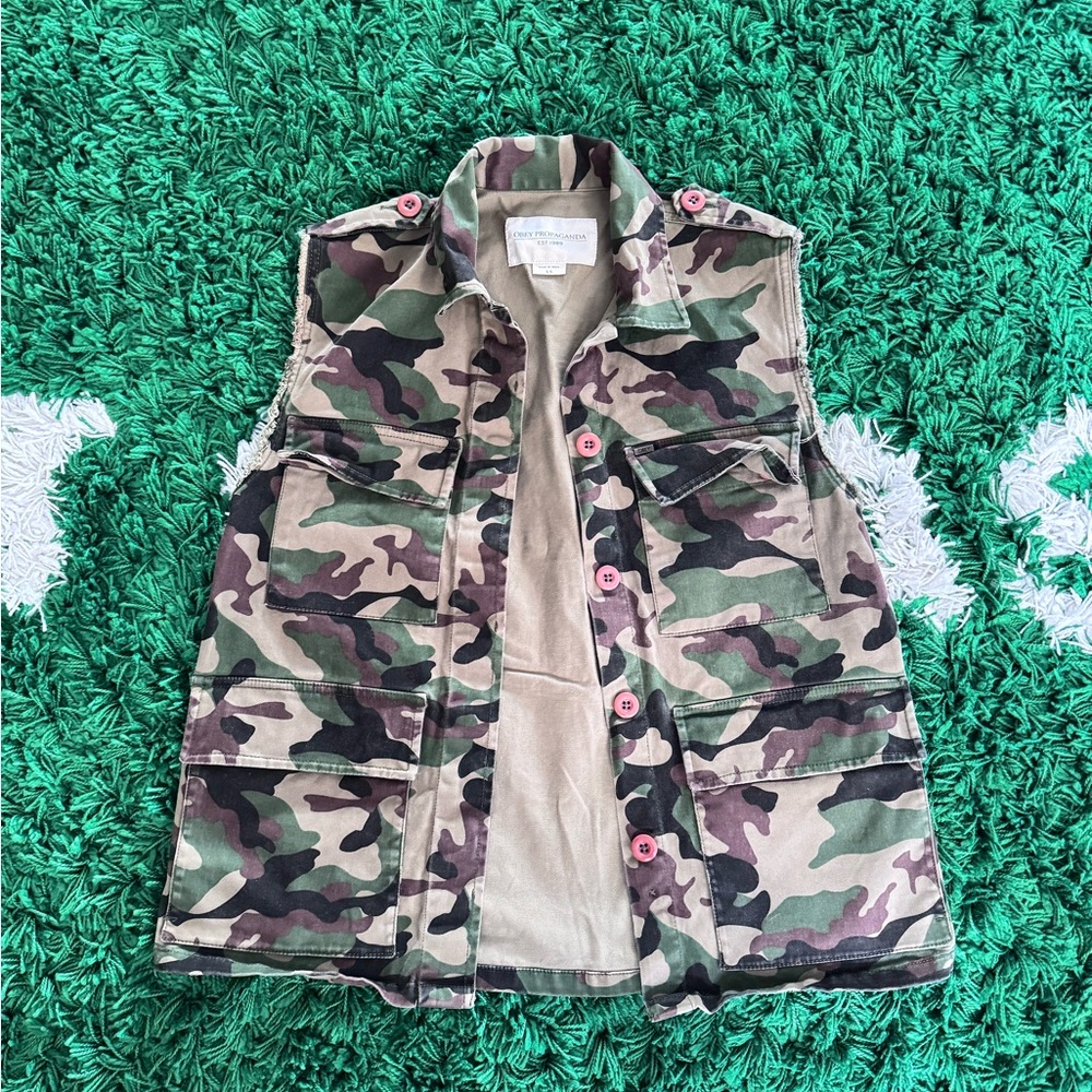 Obey Camouflage Sleeveless Vest